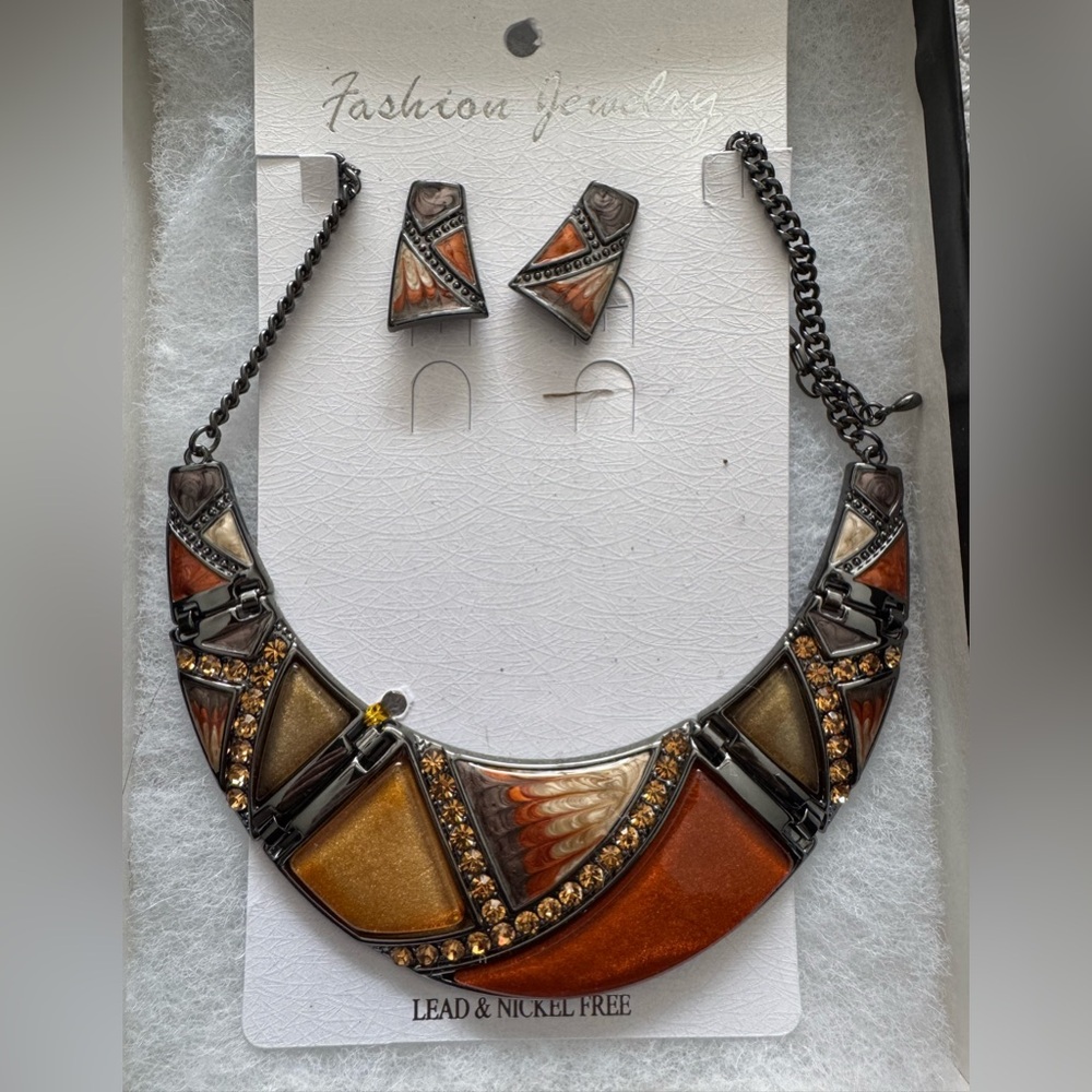 Necklace and earring set